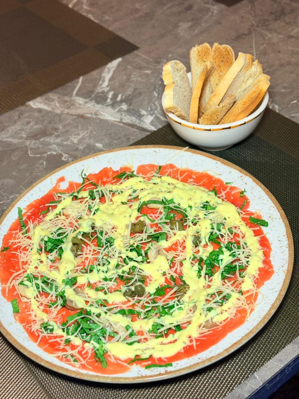 Carpaccio tradicional do Bistrô Cabus